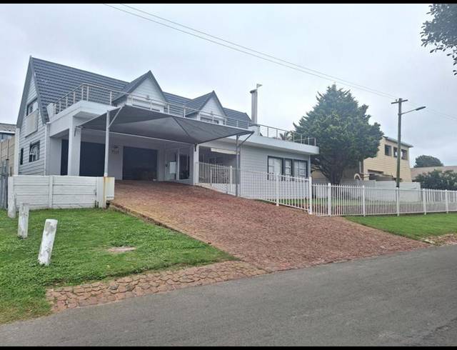 5 BEDROOM HOUSE FOR SALE IN HARTENBOS CENTRAL